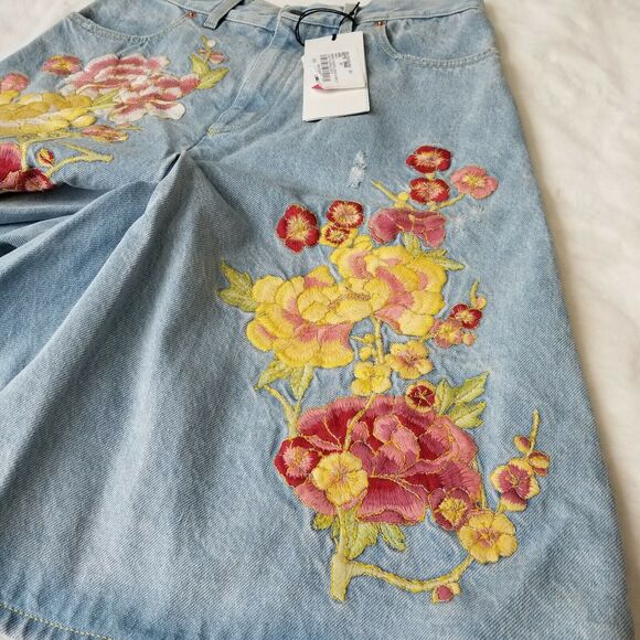 GUCCI Bermuda Denim Short Size 8 Soave Amore Wide Cut Embroidered NWT $1,980 - Picture 5 of 12